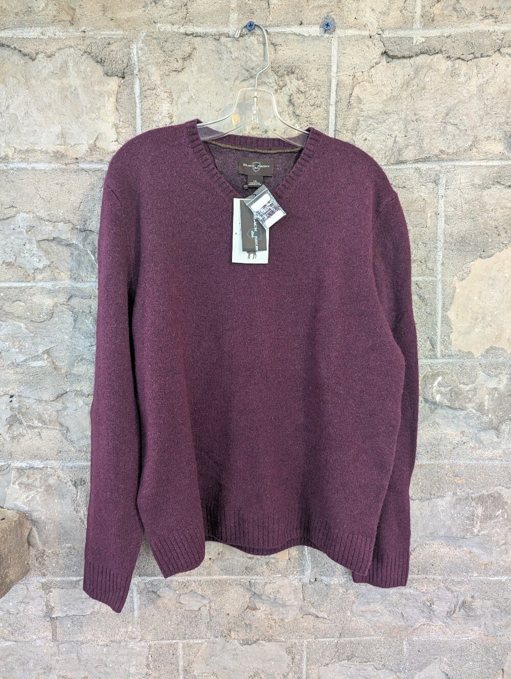 80% Wool Black Brown 1826 Men's V-Neck Sweater in Deep Burgundy